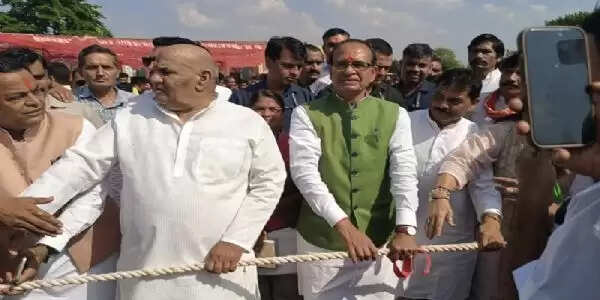 शरीर के साथ मन, मस्तिष्क और आत्मा को भी संतुलित रखते हैं खेलः शिवराज सिंह