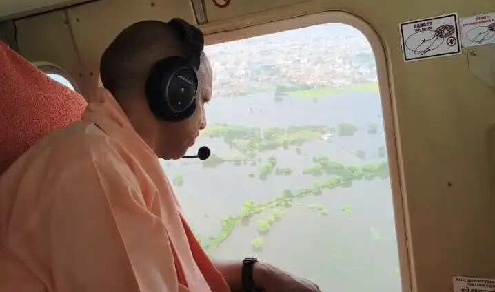 मुख्यमंत्री योगी आदित्यनाथ ने फैजुल्लागंज का स्थलीय व हवाई सर्वेक्षण किया, नैमिष तक तटबंध बनाने के निर्देश