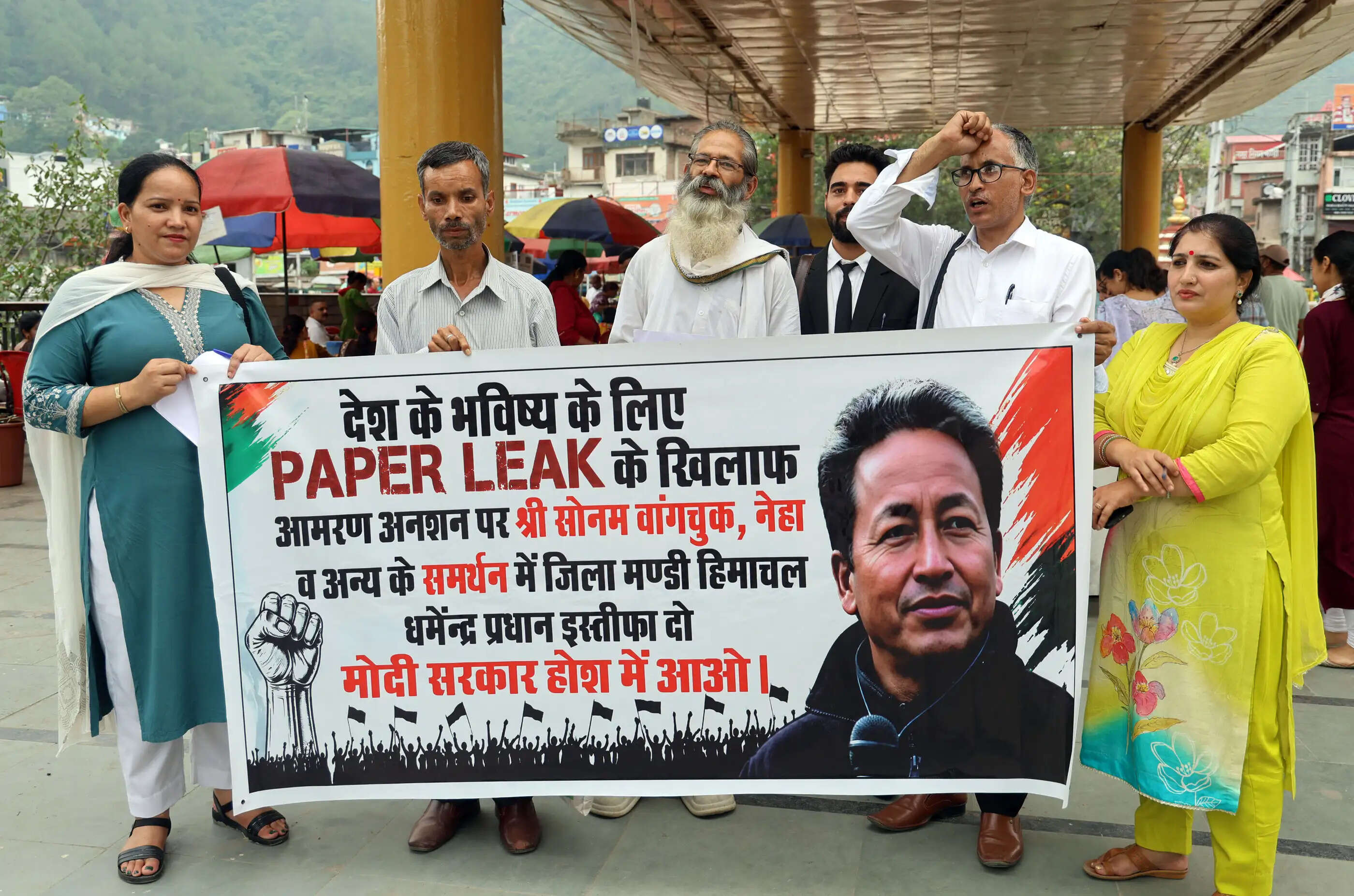 सोनम वांगचुक की भूख हड़ताल के समर्थन में किया धरना-प्रदर्शन, जंतर-मंतर में पुलिस कार्रवाई की निंदा