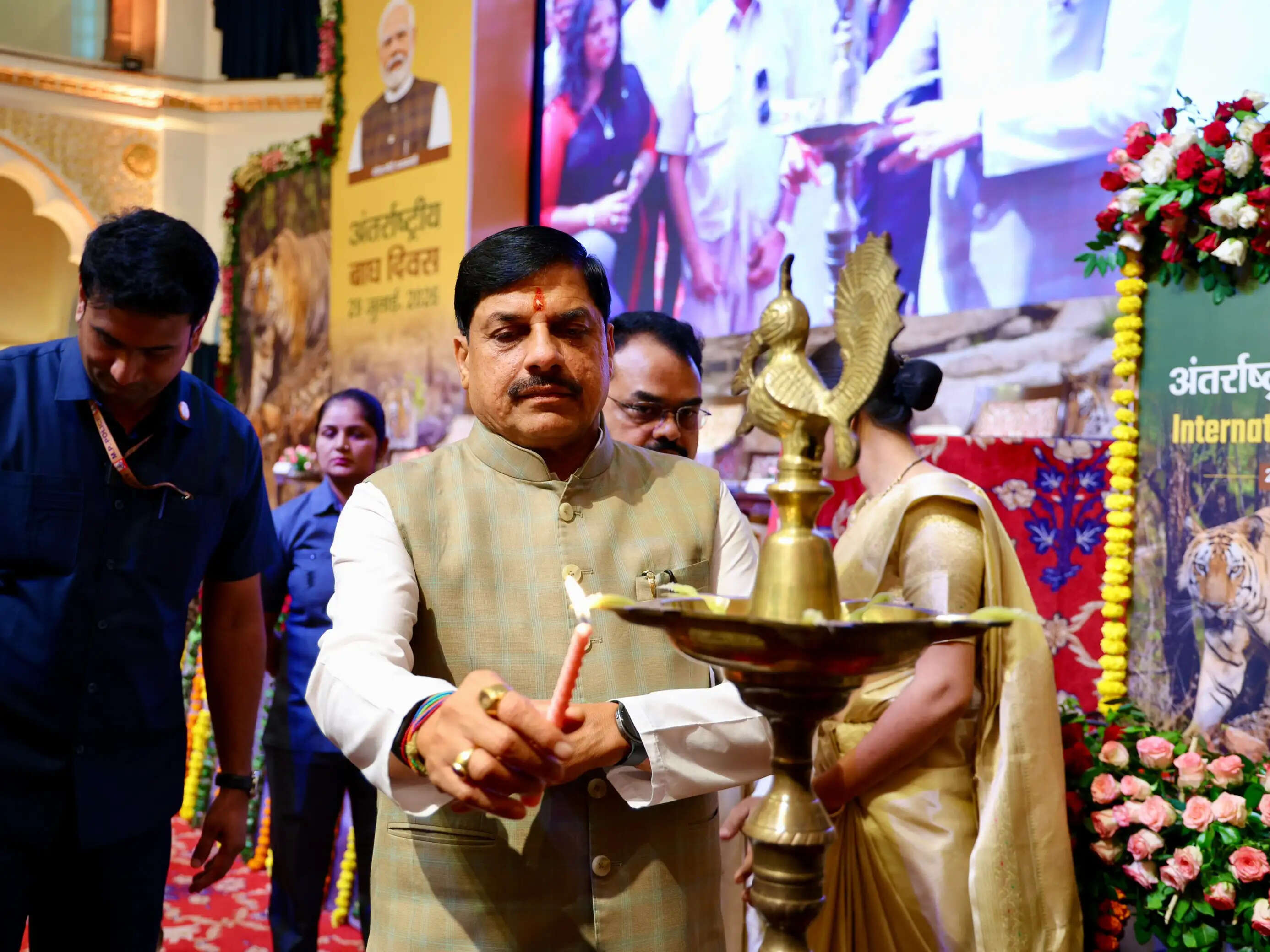 मध्य प्रदेश में बाघों की संख्या जल्द एक हजार के करीब पहुंचेगी : मुख्यमंत्री