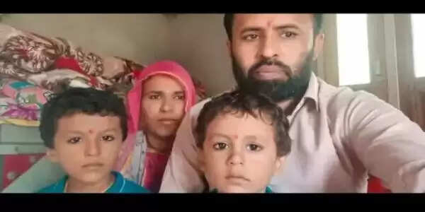 पति-पत्नी ने दो मासूम बच्चों संग की आत्महत्या, पानी के टैंक में मिले चारों के शव