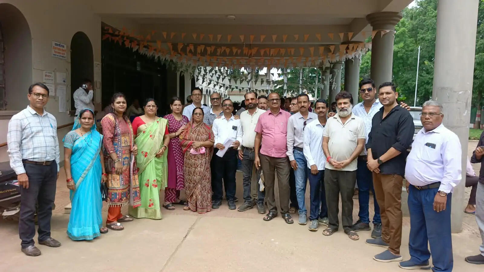 फोरलेन प्रभावितों ने कलेक्टर को बताई समस्याएं सघन बस्ती में सड़क की चौड़ाई कम करने का आश्वासन, जल्द होगा सर्वे