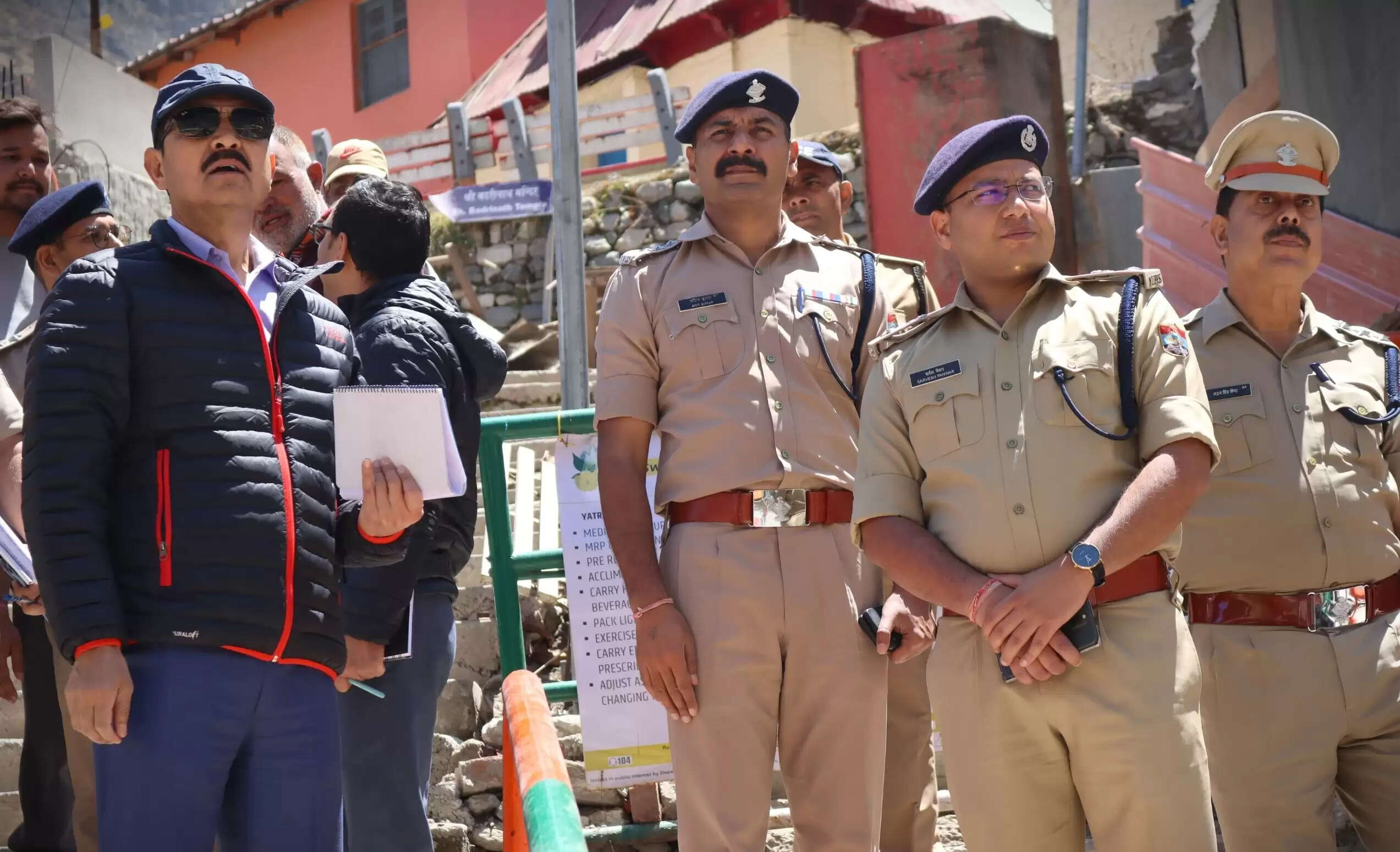 चारधाम यात्राः बदरीनाथ धाम में यात्रा व्यवस्थाओं की तैयारियों का जायजा लेने पहुंचे आईजी