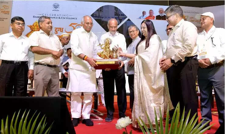 डेयरी क्षेत्र उत्तर प्रदेश की ग्रामीण अर्थव्यवस्था की रीढ़ : धर्मपाल सिंह