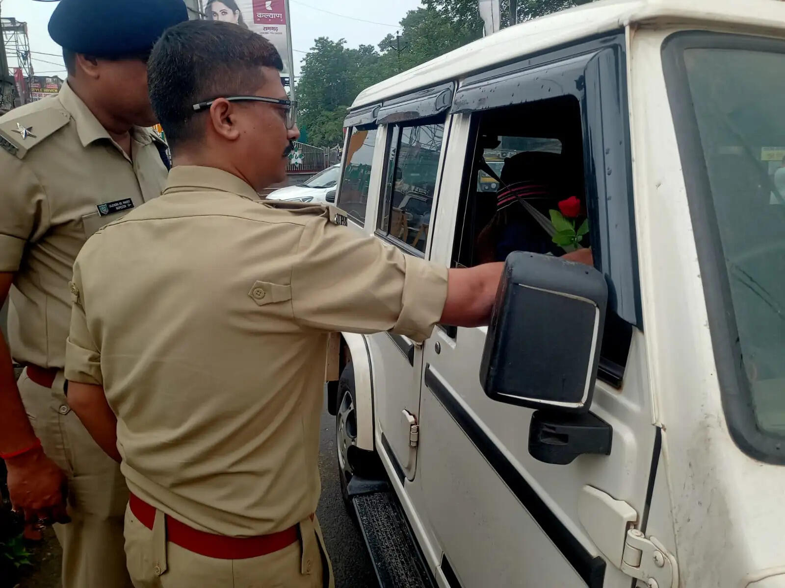 ट्रैफिक नियमों के पालन से बच सकती है आपकी जान : अकरम