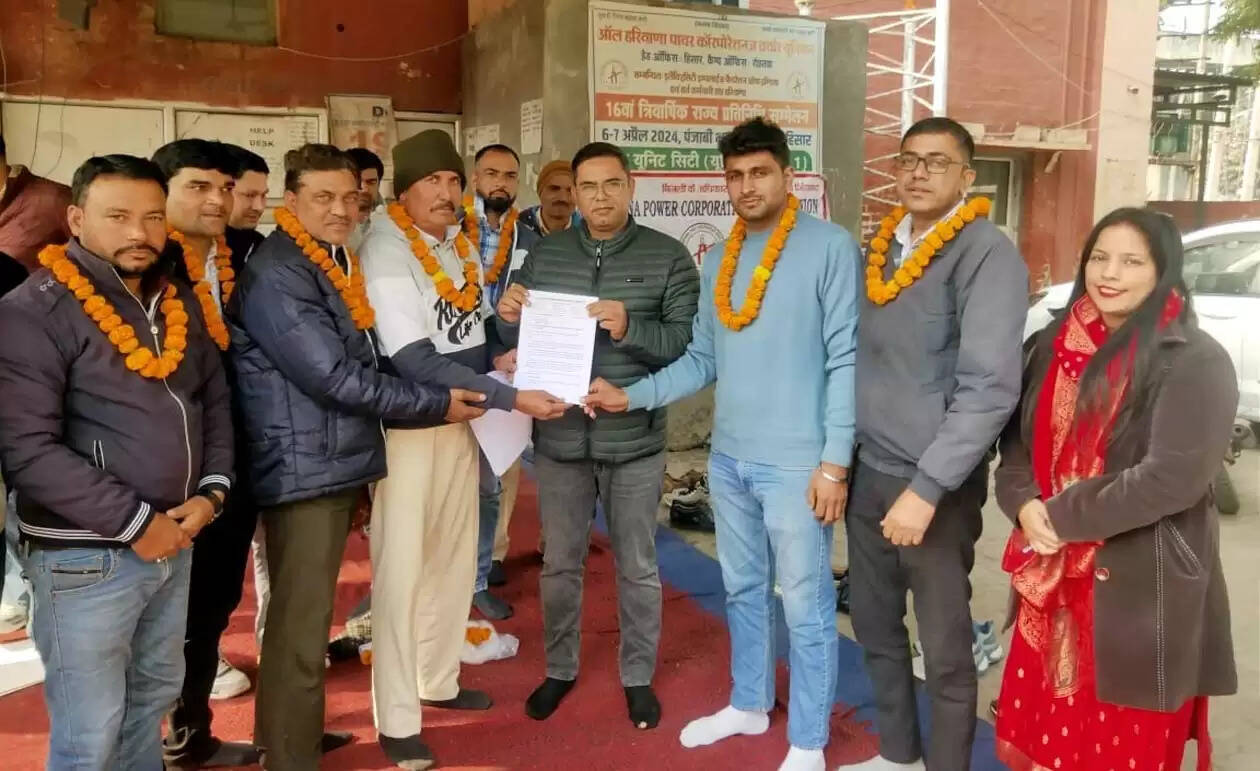 हिसार : ऑनलाइन ट्रांसफर पॉलिसी के विरोध में सांकेतिक भूख हड़ताल