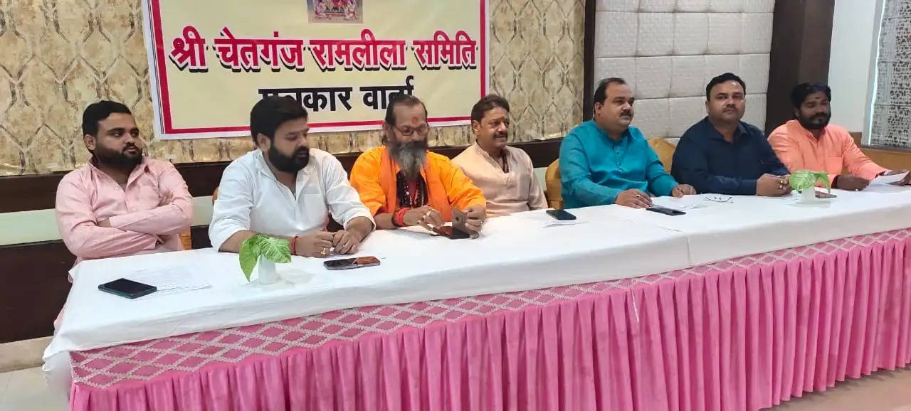 विश्व प्रसिद्ध चेतगंज नक्कटैया मेले में मिशन चंद्रयान की झांकी, लाग विमान आकर्षण