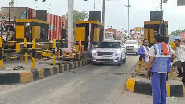 फास्टटेग की वार्षिक पास योजना को लेकर वाहन मालिकों ने दी केन्द्रीय मंत्री को बधाई