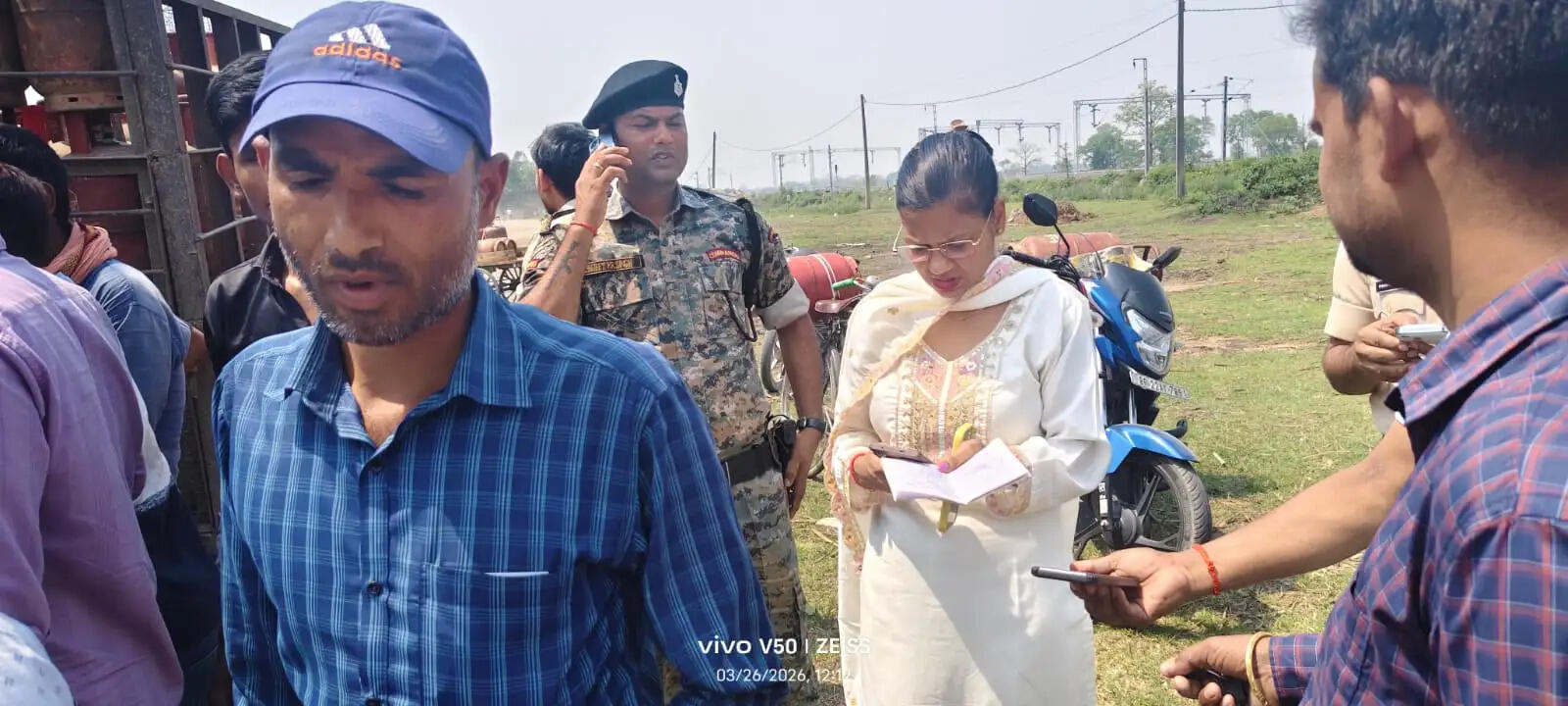 गैस सिलेंडर के विरुद्ध एसडीएम बगहा ने प्राथमिकी दर्ज करायी