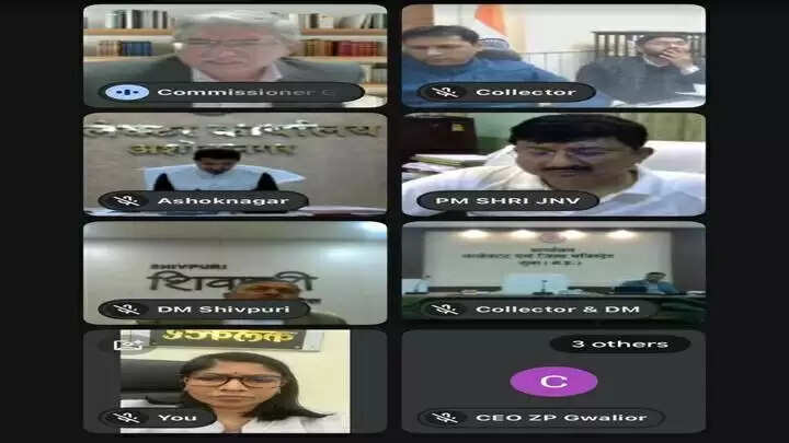 शासन की प्राथमिकता वाली योजनाओं और कार्यक्रमों का प्राथमिकता से हो क्रियान्वयनः संभागीय आयुक्त