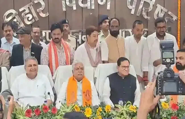 बिहार विधान परिषद के 10 नवनिर्वाचित सदस्यों ने ली शपथ