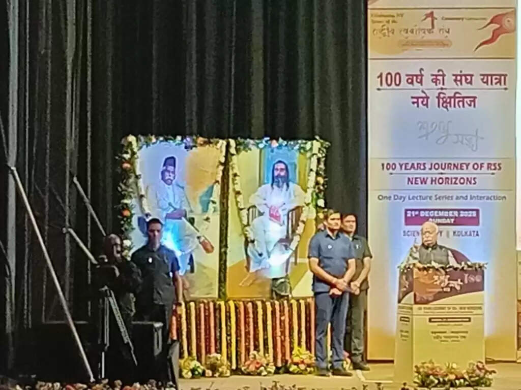 राष्ट्रीय स्वयंसेवक संघ को देख कर समझना संभव नहीं, महसूस करना होगा : मोहन भागवत