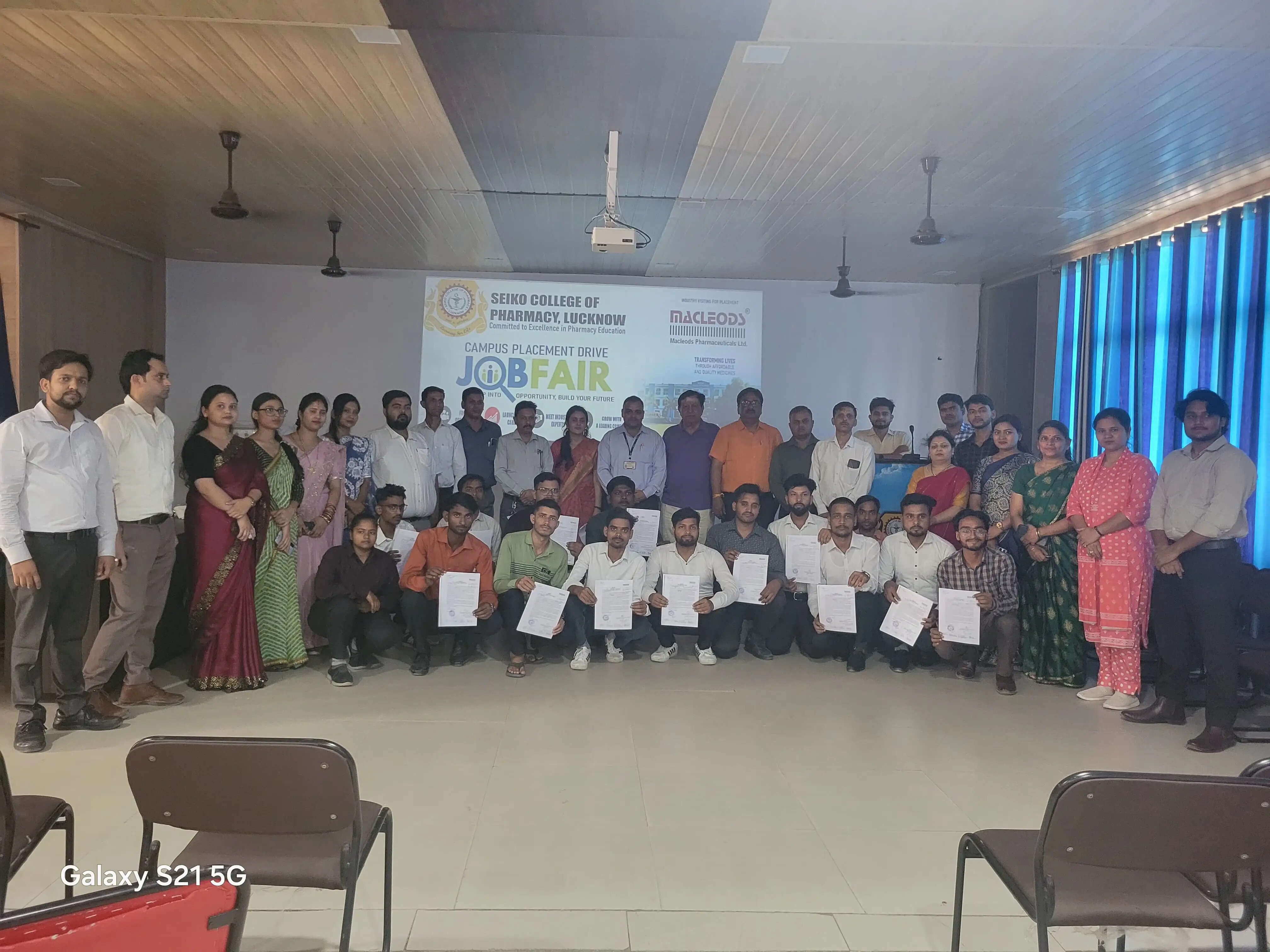 मैक्लिआड्स फार्मास्यूटिकल कंपनी ने जाब फेयर का किया आयोजन, 40 छात्रों का चयन