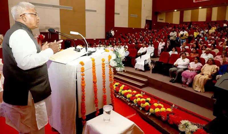 स्वस्थ जीवन का आधार है इन्द्रियों पर नियंत्रण: राज्यपाल पटेल