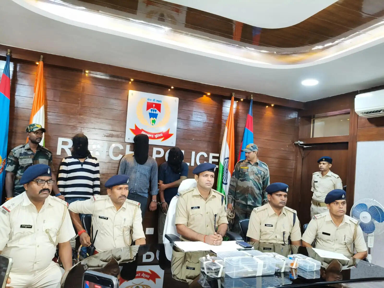 हथियार के साथ तीन युवक गिरफ्तार