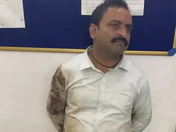 भोपाल:&nbsp;वकील से मारपीट के आरोप में जहांगीराबाद टीआई समेत 3 सस्पेंड, रात 3 बजे तक थाने का घेराव,&nbsp;एफआईआर&nbsp;की मांग पर अड़े अधिवक्ता