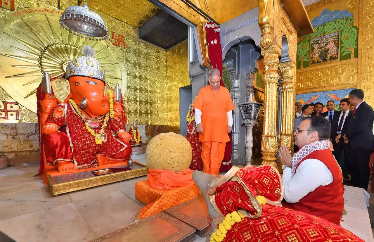 मुख्यमंत्री भजनलाल ने मोती डूंगरी गणेश मंदिर एवं गोविंद देव जी मंदिर में दर्शन कर की पूजा-अर्चना