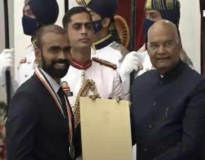 नीरज चोपड़ा, सुमित अंतिल समेत 12 खिलाड़ी खेल रत्न से सम्मानित, 35 को मिला अर्जुन पुरस्कार