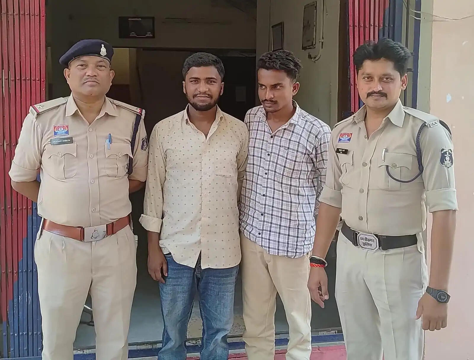 सट्टा खेलाते दो आरोपित गिरफ्तार