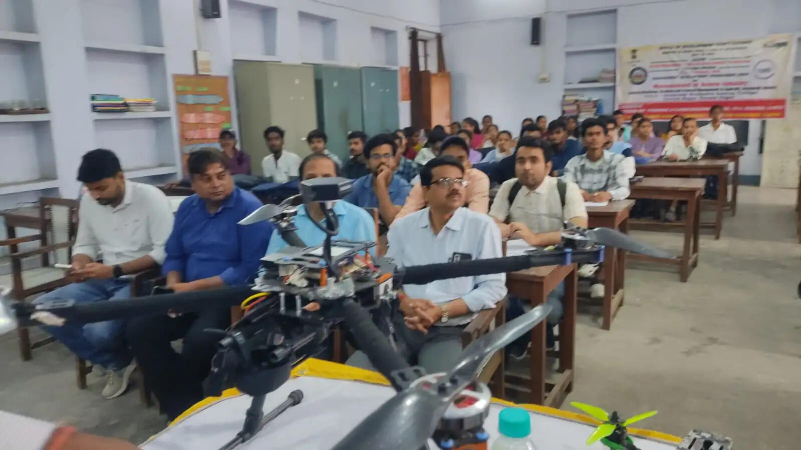 युवाओं के लिए रोजगार और नवाचार के नए द्वार खोल रही है ड्रोन तकनीक : अनिल कुमार त्रिपाठी