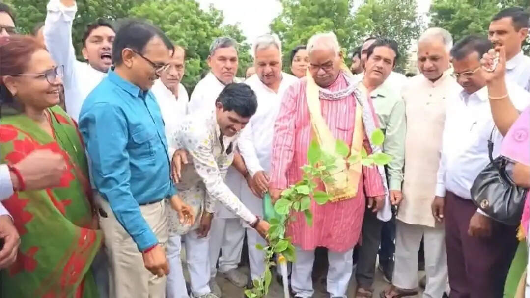 दिलावर का कांग्रेस पर हमला “पेपर लीक नहीं, बेचे गए”, पंचायत चुनाव में भाजपा की जीत का दावा