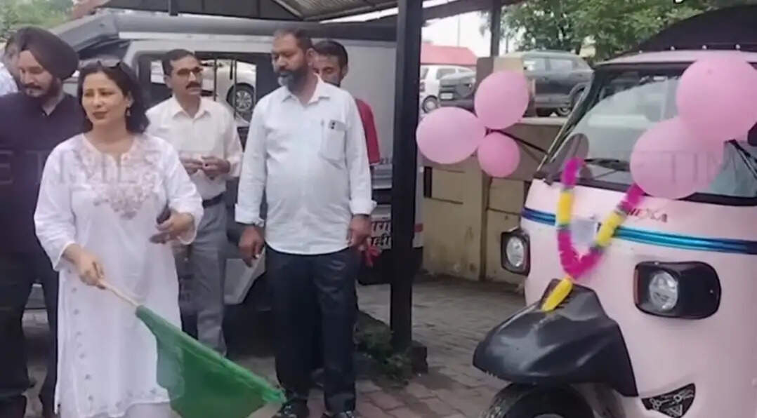 पहली बार दौड़ा ‘पिंक इलेक्ट्रिक ऑटो’, महिलाओं की सुरक्षा और पर्यावरण संरक्षण को पांवटा से नई पहल