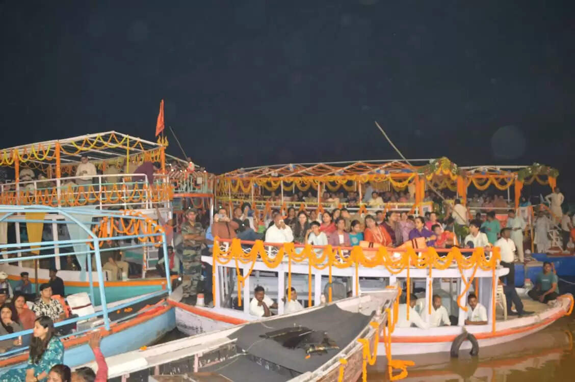 (राउंडअप) देव दीपावली : चेत सिंह घाट पर ‘काशी-कथा’ थ्रीडी शो ने बांधा समां