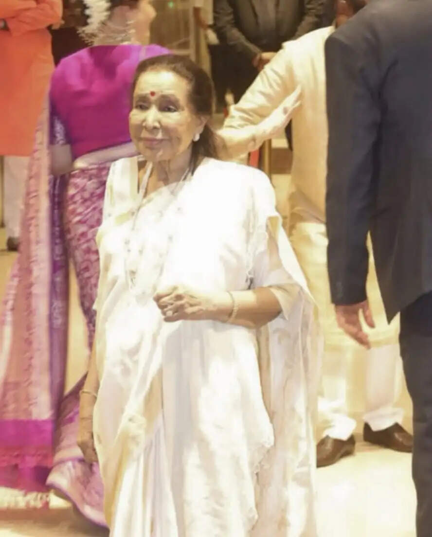 अर्जुन तेंदुलकर की बेहद भव्य अंदाज में हुई शादी, फिल्म और मनोरंजन जगत के सितारों का मेला