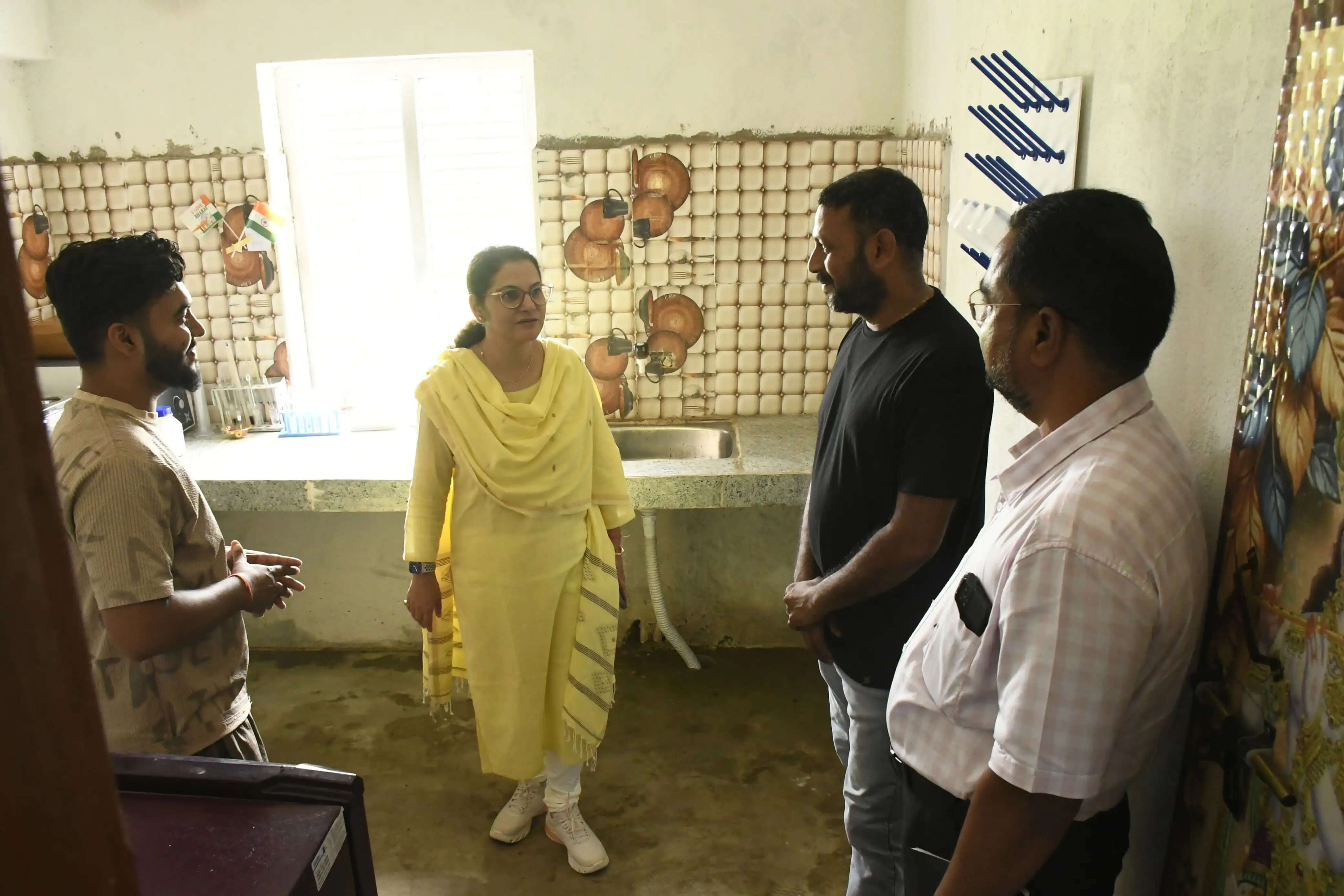 मिल्क चिलिंग सेंटर से मजबूत होगी ग्रामीण आजीविका, महिला समूहों को दुग्ध व्यवसाय से जोड़ने पर जोर