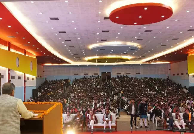 युवा सांस्कृतिक विरासत के साथ आधुनिक बनें, लेकिन स्वार्थी एवं लालची नहीं : दत्तात्रेय होसबाले