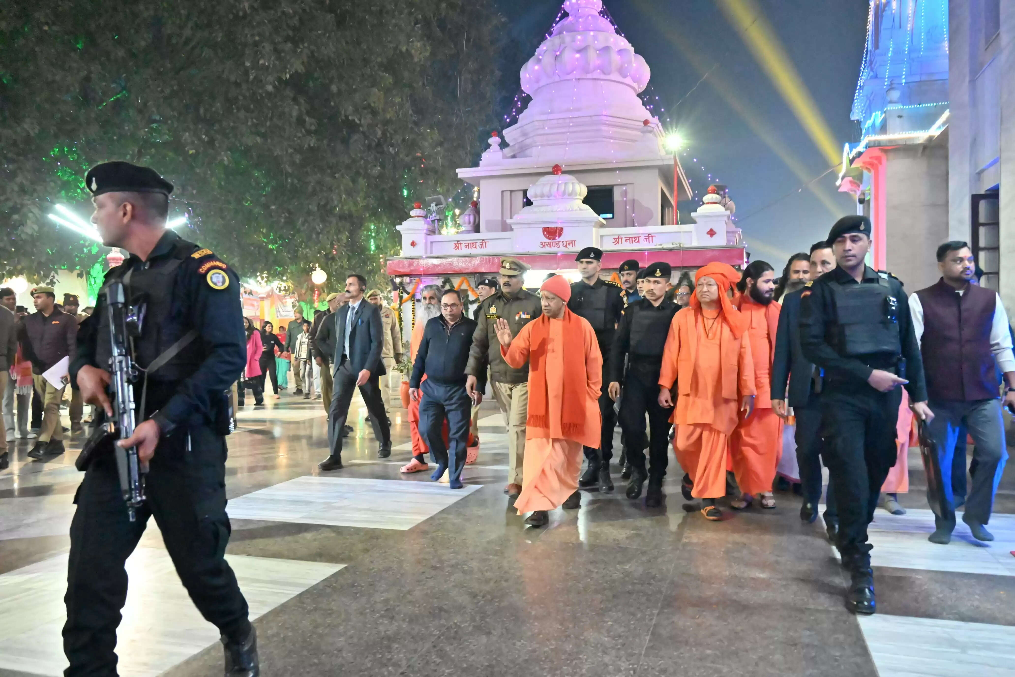 श्रद्धालुओं की सुरक्षा व सुविधा की व्यवस्थाओं का सीएम योगी ने लिया जायजा