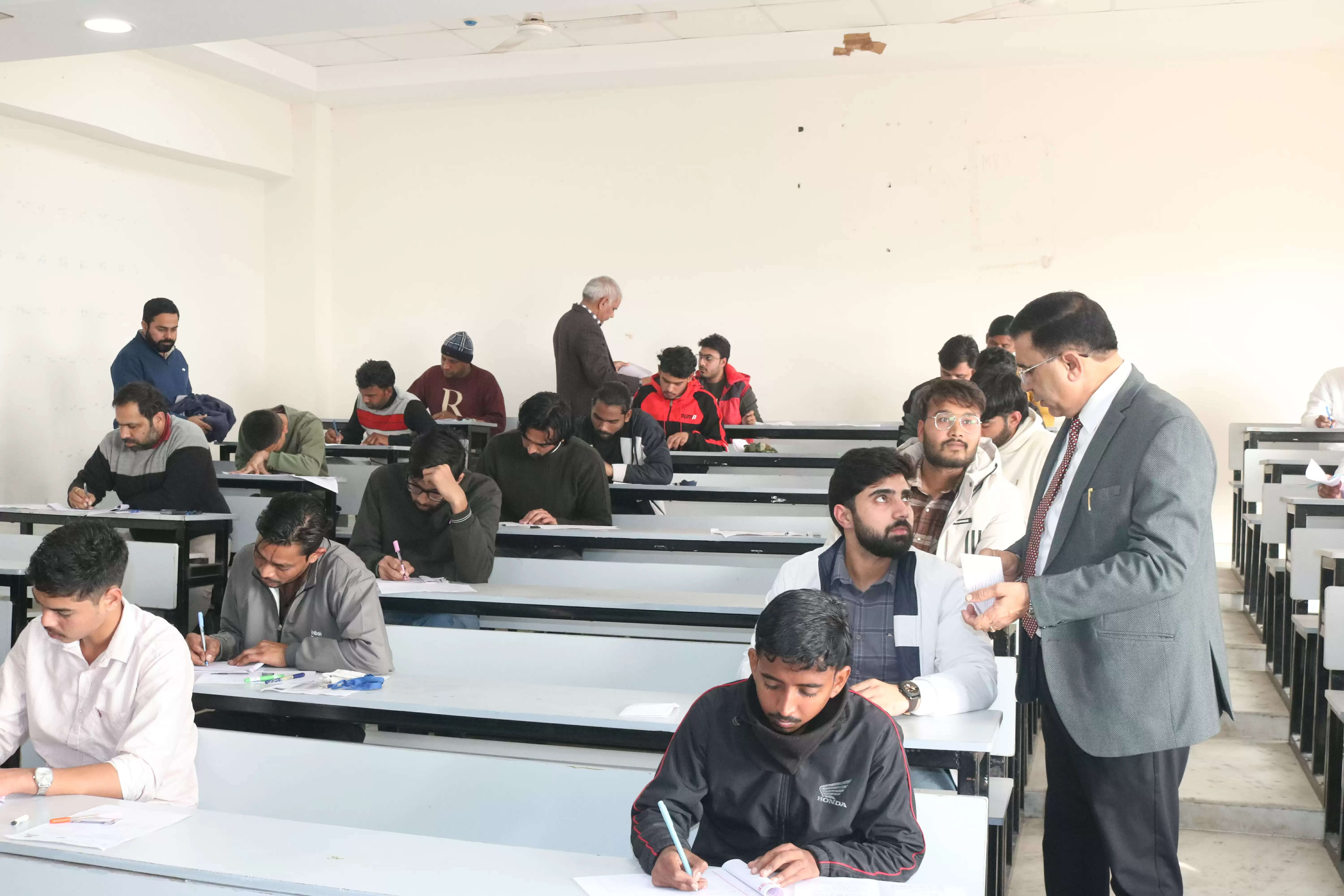 जींद : चौधरी रणबीर सिंह विश्वविद्यालय के अंतर्गत आने वाले महाविद्यालय के 27 सेंटरों पर हुई परीक्षाएं