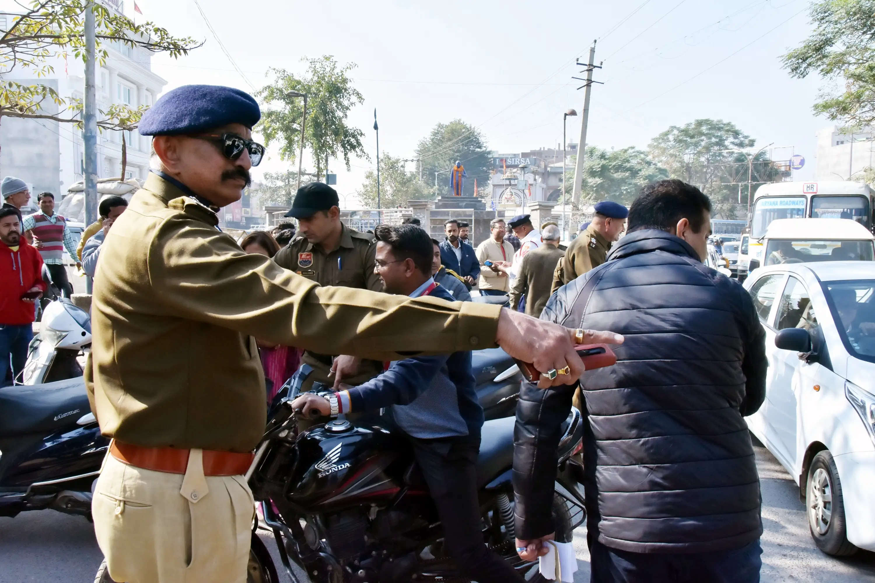 सिरसा: सड़क दुर्घटना से बचाव के लिए हेलमेट अवश्य लगाएं युवा : एडीजीपी श्रीकांत जाधव