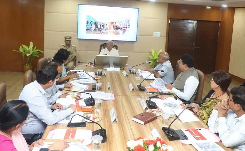 दुधारू पशुओं की वितरण पद्धति का आधार अति-गरीब को प्राथमिकता हो : राज्यपाल