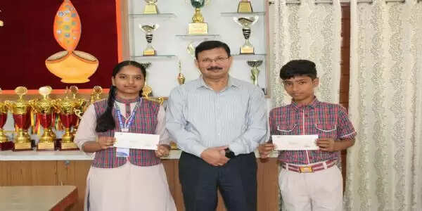 दीन दयाल स्पर्श योजना के तहत दो विद्यार्थी सम्मानित