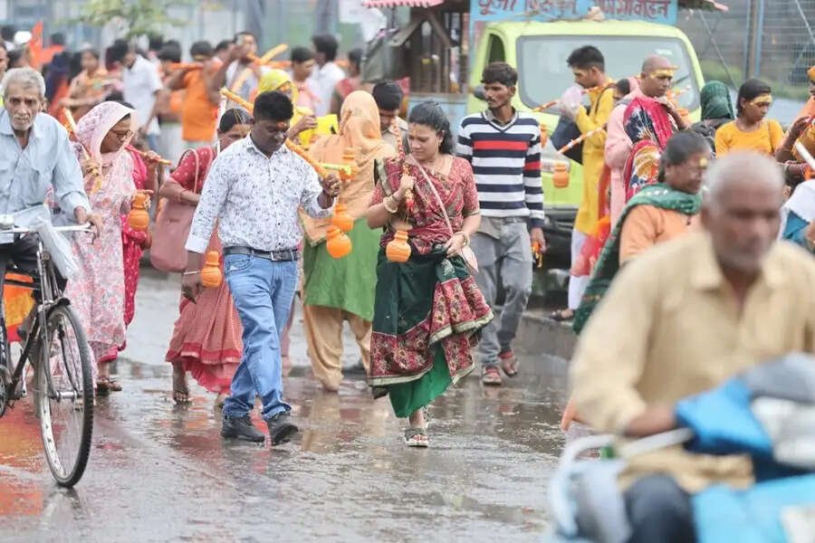 अंतिम सोमवार को मप्र के कुबेरेश्वरधाम पर उमड़ा आस्था का महासागर, अमेरिका-ब्रिटेन समेत कई देशों से पहुंचे शिवभक्त