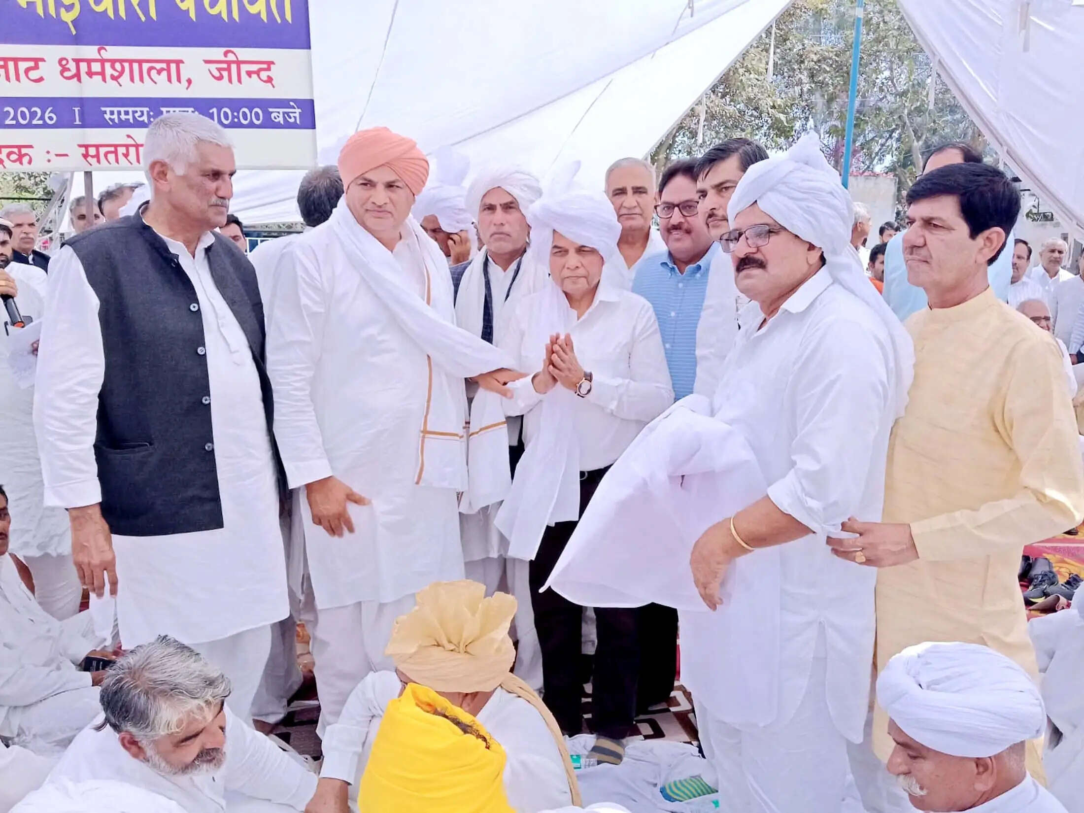 जींद : आगजनी के मामले में 57 युवकों के रिहा होने पर खापों ने किया सिंधु परिवार को सम्मानित