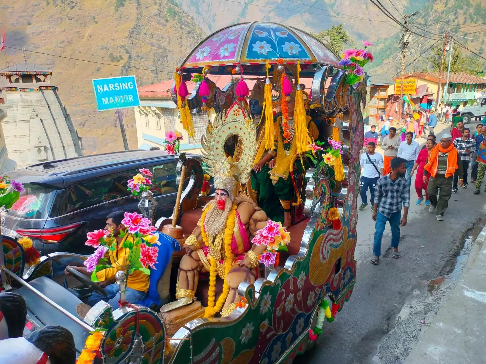 धूम धाम से मनाई गई महर्षि वाल्मीकि जयंती, निकली शोभा यात्रा