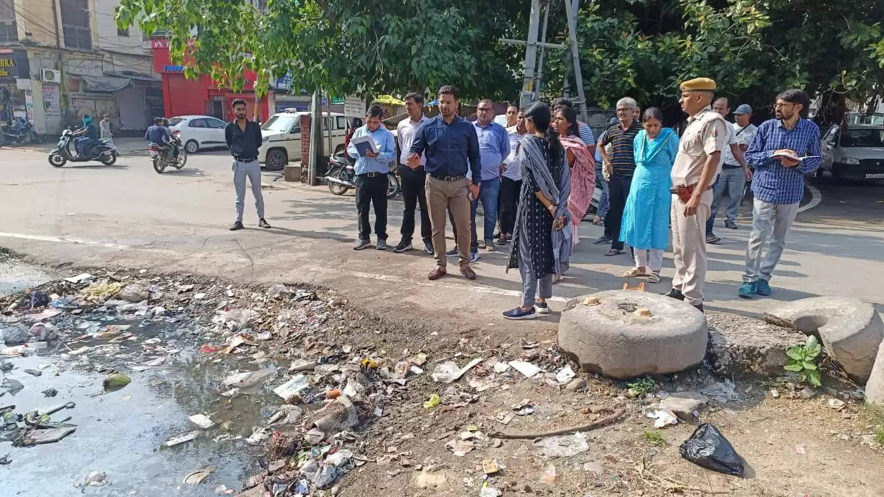 एक्शन मोड़ में अलवर कलेक्टर, ज्वाइनिंग के दूसरे दिन किया शहर की सफाई व्यवस्था का निरीक्षण