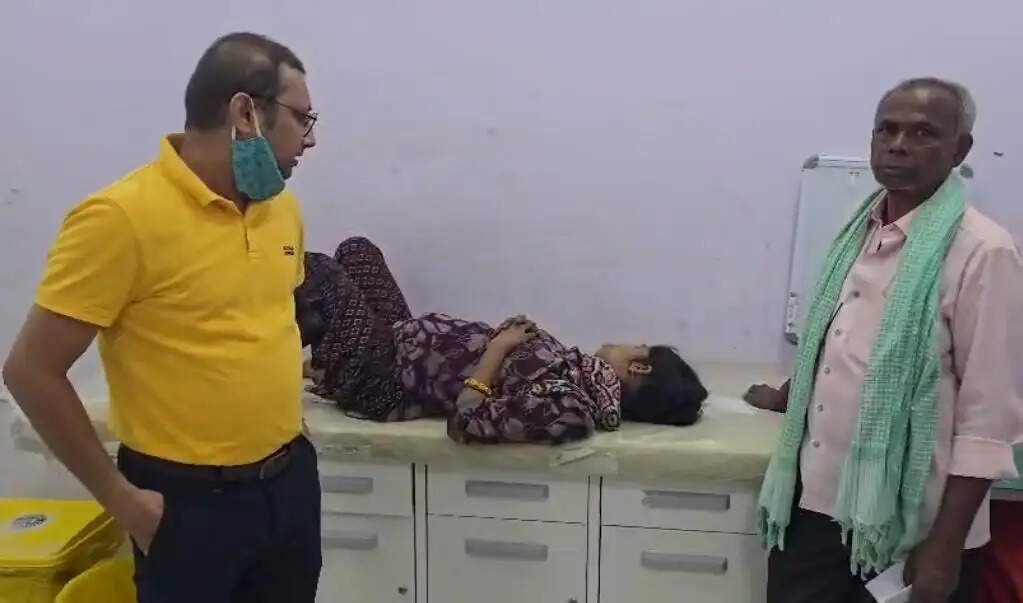 गर्भवती घायल महिला को दौड़ाया, सदर अस्पताल के डॉक्टर आशीष रंजन बने मसीहा
