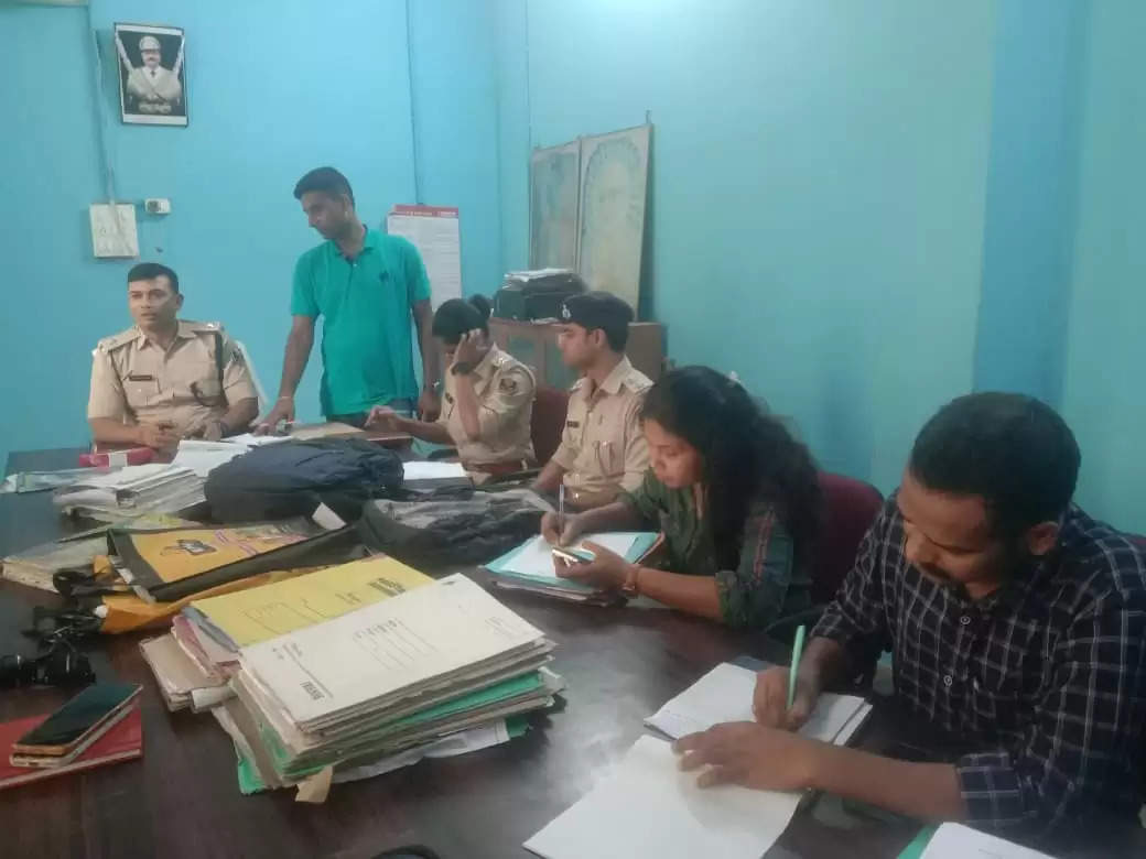 सदर थानाध्यक्ष ने थाना के पुलिस पदाधिकारियों के साथ की बैठक