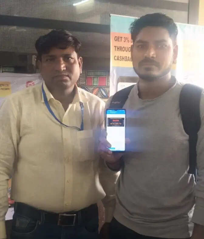 विभिन्न स्टेशनों पर रेलवन एप जागरूकता अभियान आयोजित