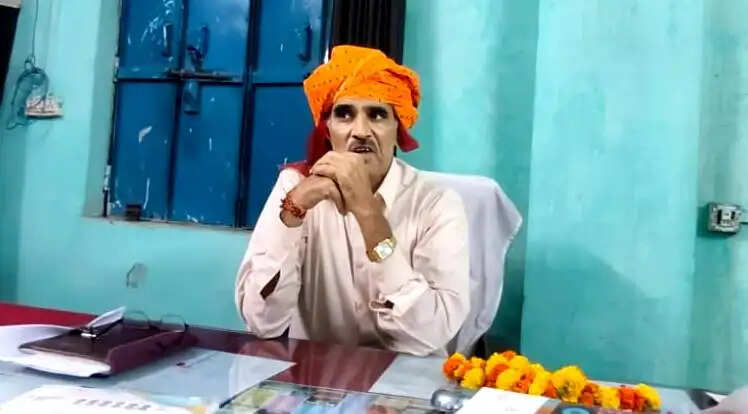 धौलपुर में हंसराज मीणा ने डीईओ का कार्यग्रहण किया