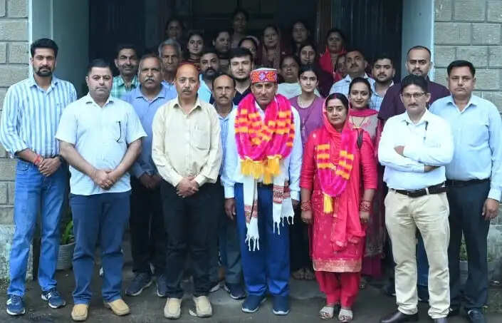 डीपीआरओ कार्यालय के तकनीकी सहायक संजीव शर्मा सेवानिवृत्त