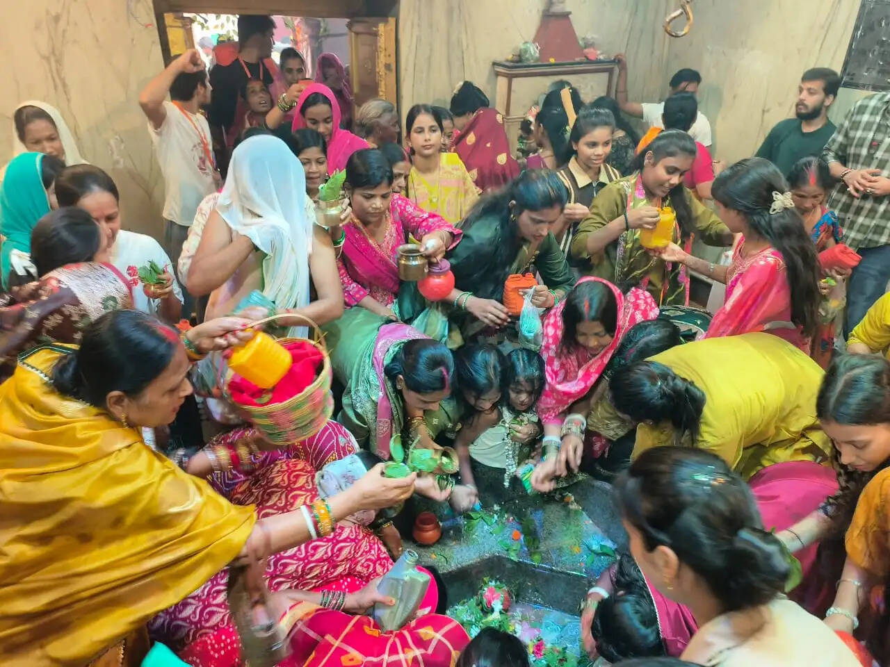 सावन की अंतिम सोमवारी, शिवालयों में उमड़ा आस्था का सैलाब, ‘हर-हर महादेव’ से गूंजा शहर