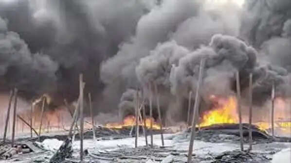 धार:&nbsp;पीथमपुर इंडस्ट्रियल एरिया की कंपनी में लगी आग पर&nbsp;9 घंटे में पाया&nbsp;जा&nbsp;सका&nbsp;काबू,&nbsp;25 डंपर रेत और 12 दमकलें लगीं