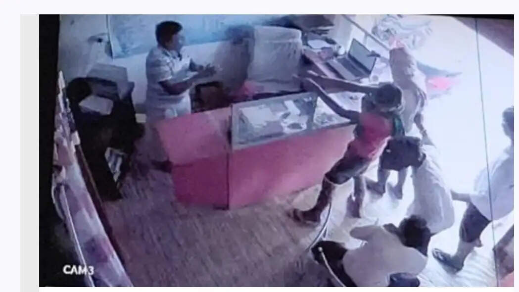 नालंदा जिले में दिनदहाड़े हथियार के बल पर एसबीआई के सीएसपी में लूट