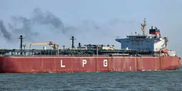 हॉर्मुज स्ट्रेट में भारत की कूटनीतिक सफलता, अभी तक कुल आठ जहाज सुरक्षित निकले, और दो जहाज निकलने की तैयारी में