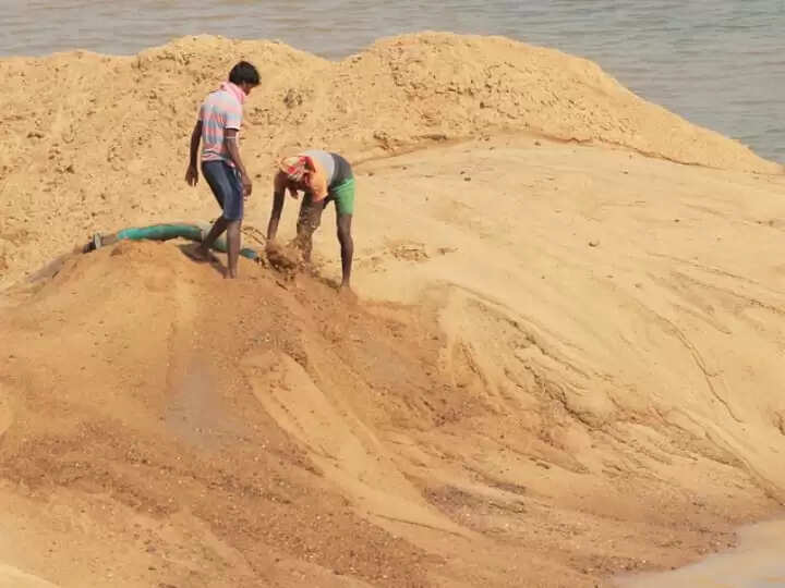 जिले के 13 बालू घाटों की नीलामी की तैयारी