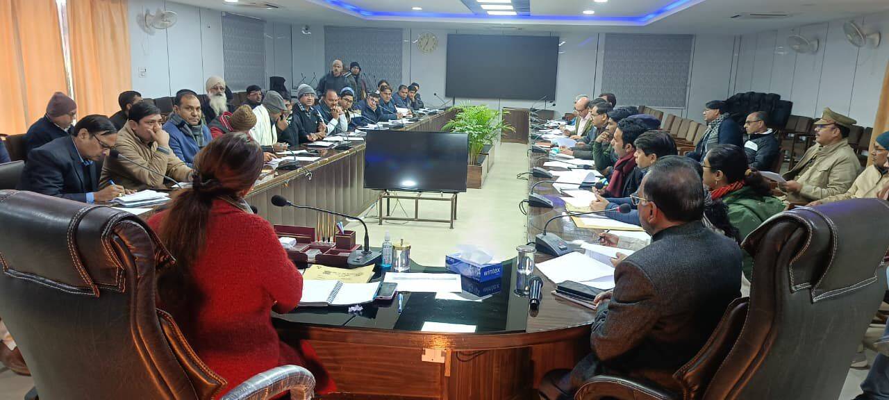 जिला उद्योग बंधु व व्यापार बंधु की बैठक में समस्याओं पर हुई चर्चा, डीएम ने दिया आश्वासन